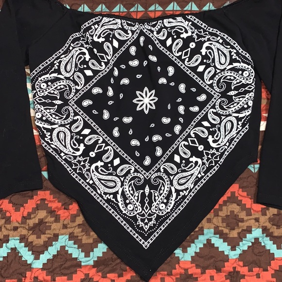 Bandanna Sleeveless Crop Top - Picture 2 of 4